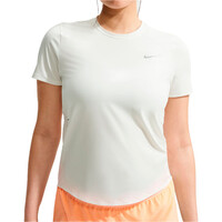 Nike camiseta entrenamiento manga corta mujer W NK SWIFT DF TOP SS STNDRD vista detalle