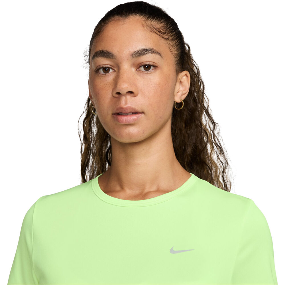 Nike camiseta entrenamiento manga corta mujer W NK TEMPO DF SS TOP vista detalle