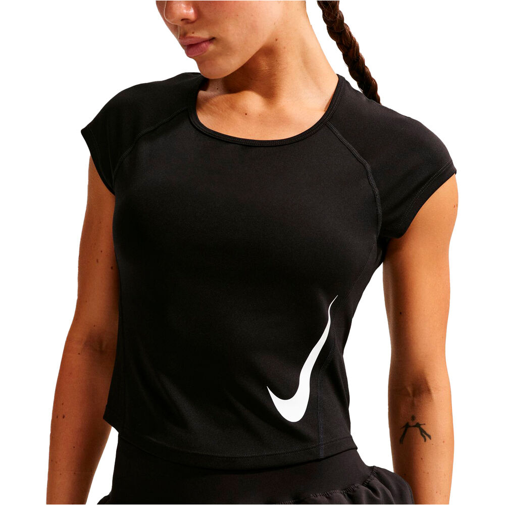 Nike camiseta entrenamiento manga corta mujer W NK TEMPO SWOOSH RUN DF SS vista detalle