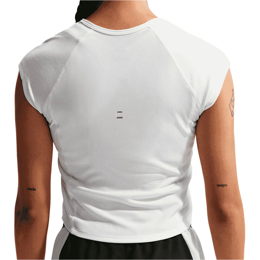 Nike camiseta entrenamiento manga corta mujer W NK TEMPO SWOOSH RUN DF SS vista trasera