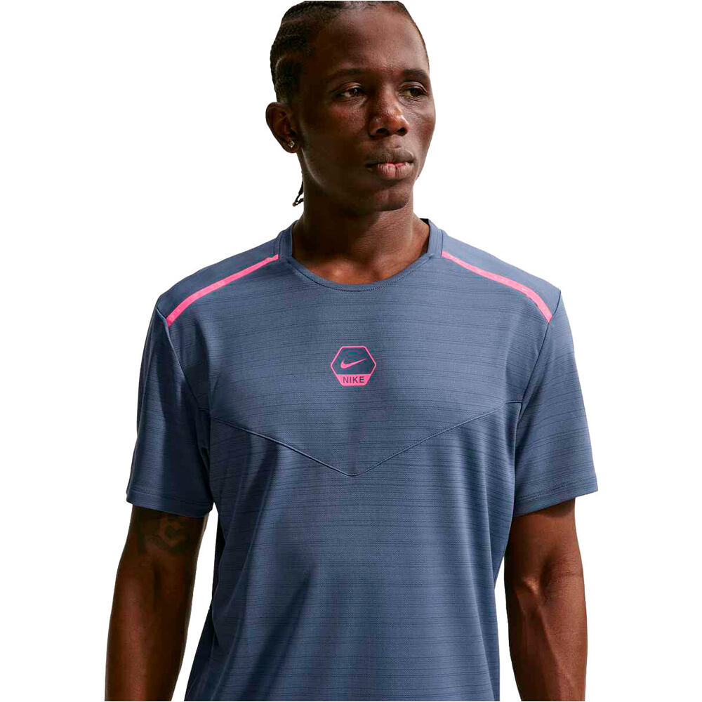 Nike camiseta manga corta hombre M NSW CS RUN TEE vista detalle