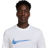 Nike camiseta manga corta hombre M NSW TEE 12MO SWSH SP25 vista detalle