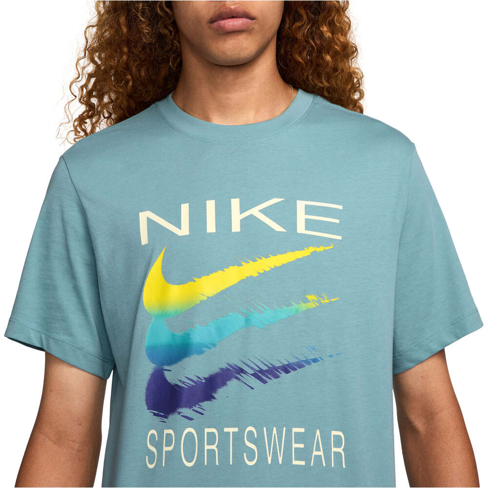 Nike camiseta manga corta hombre M NSW TEE 6MO SWSH SP25 vista detalle