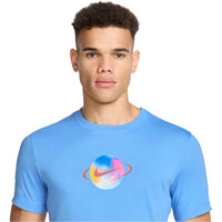 Nike camiseta manga corta hombre U NSW TEE OC COSMIC YTH 2 vista detalle