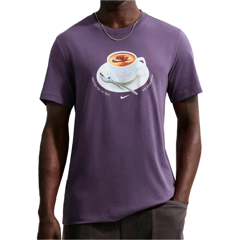 Nike camiseta manga corta hombre U NSW TEE STD CAFE SWOOSH MUG vista frontal