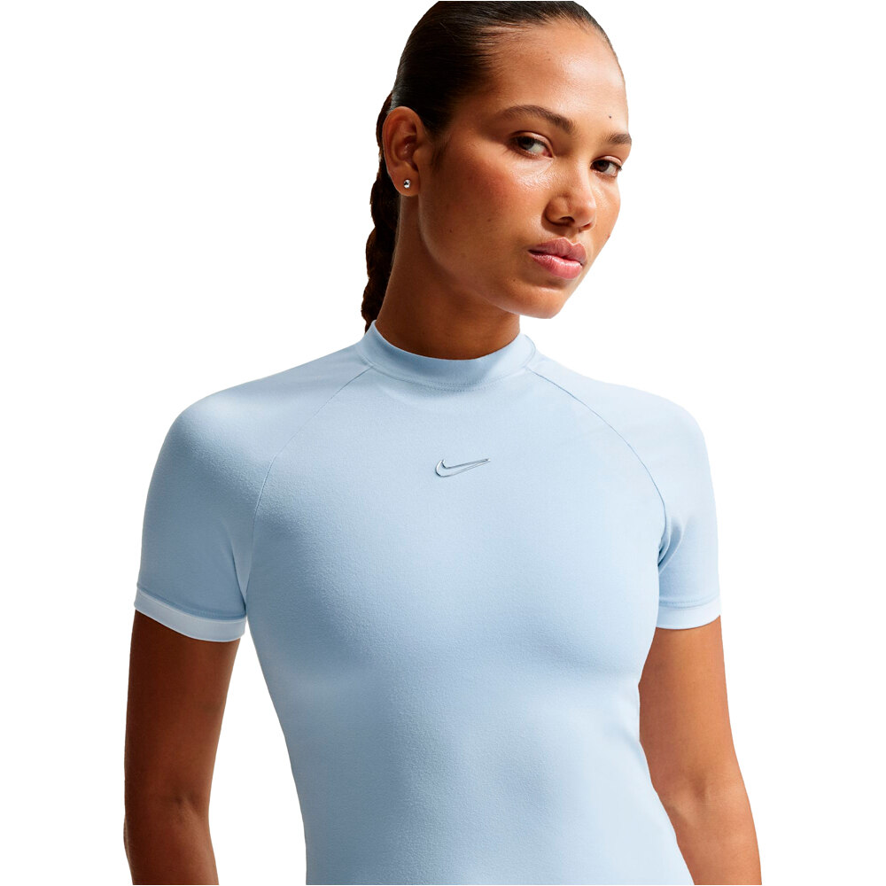Nike camiseta manga corta mujer W NK SS FITTED TOP GLS vista detalle