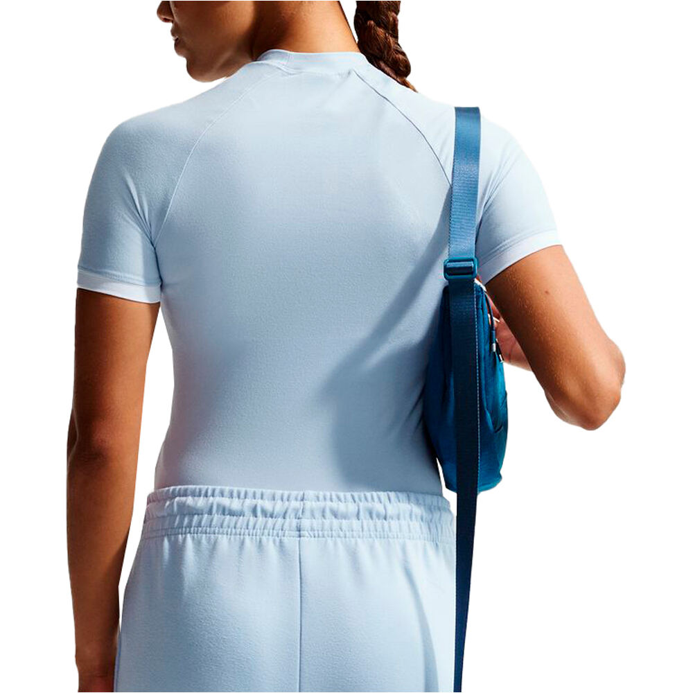 Nike camiseta manga corta mujer W NK SS FITTED TOP GLS vista trasera