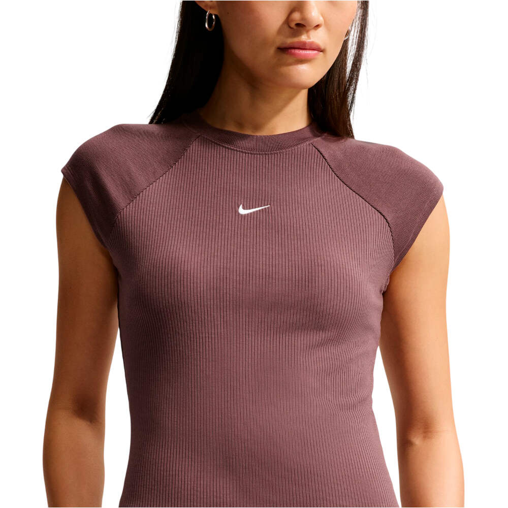 Nike camiseta manga corta mujer W NSW CHILL KNIT RIB SS TOP vista detalle