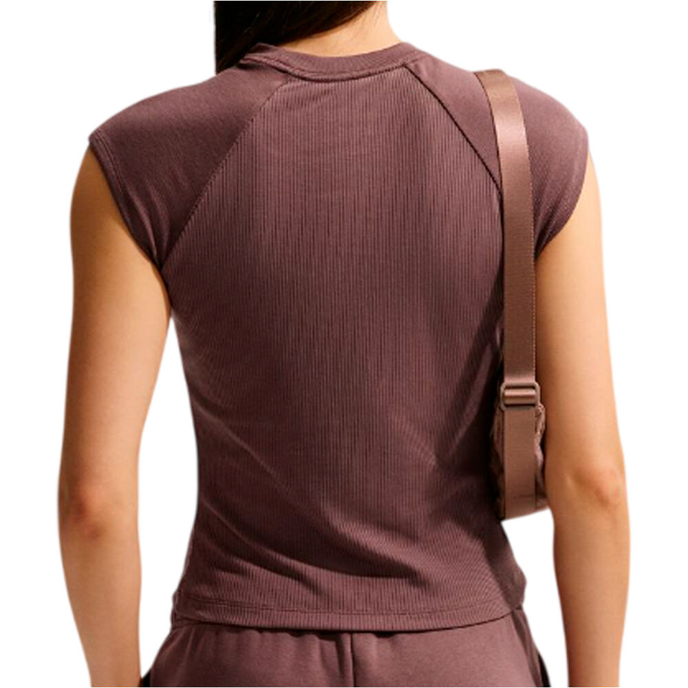 Nike camiseta manga corta mujer W NSW CHILL KNIT RIB SS TOP vista trasera