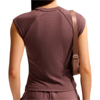 Nike camiseta manga corta mujer W NSW CHILL KNIT RIB SS TOP vista trasera