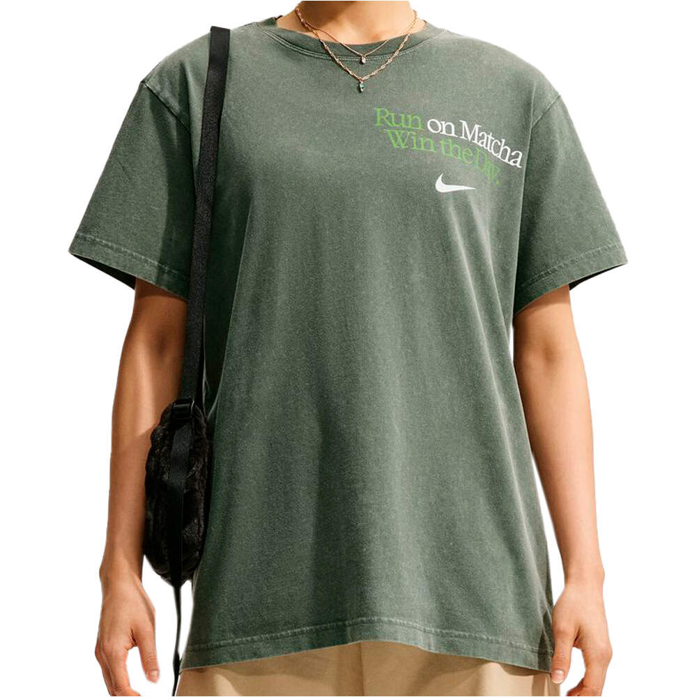 Nike camiseta manga corta mujer W NSW NK CLSC BF TEE MATCHA vista frontal