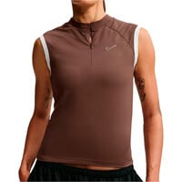 Nike camiseta manga corta mujer W SLVLSS FITTED QZ TOP GLS vista detalle