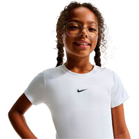 Nike camiseta manga corta niña G NSW TEE MOD CRP RIB SLIM AKF vista detalle