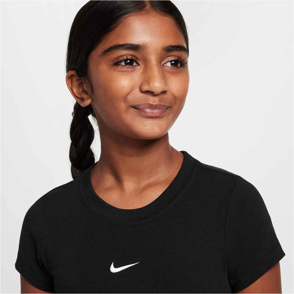 Nike camiseta manga corta niña G NSW TEE SS SLIM MOD CROP vista detalle
