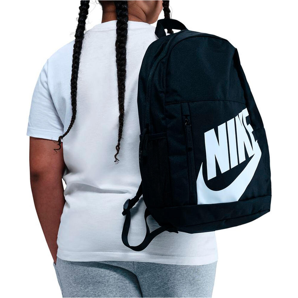 Nike camiseta manga corta niña K NSW TEE EMB FUTURA LBR vista trasera