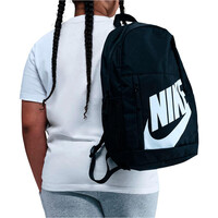 Nike camiseta manga corta niña K NSW TEE EMB FUTURA LBR vista trasera