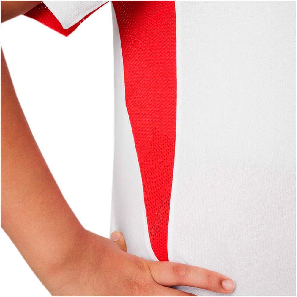 Nike camiseta manga corta niño B NK DF MULTI  SS TOP GX LOVE vista detalle