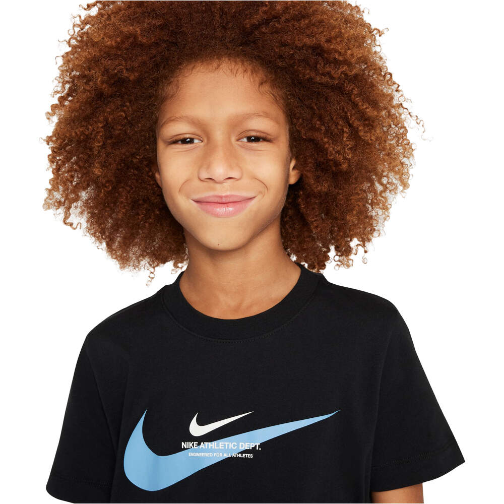 Nike camiseta manga corta niño B NSW SI GRAPHIC TEE vista detalle