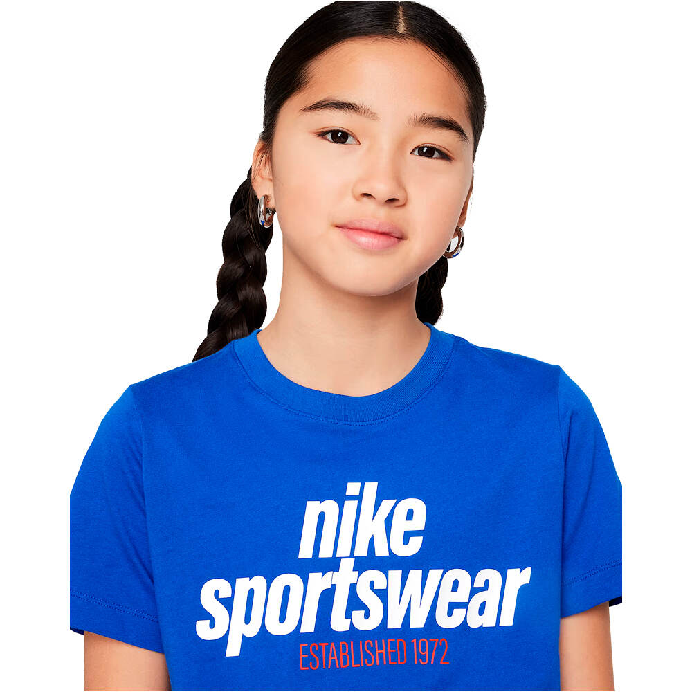 Nike camiseta manga corta niño K NSW TEE CLUB FAM vista detalle