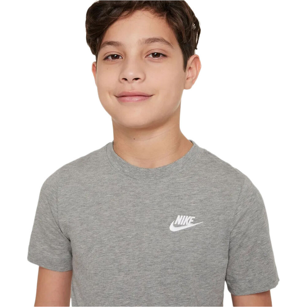 Nike camiseta manga corta niño K NSW TEE EMB FUTURA LBR vista detalle