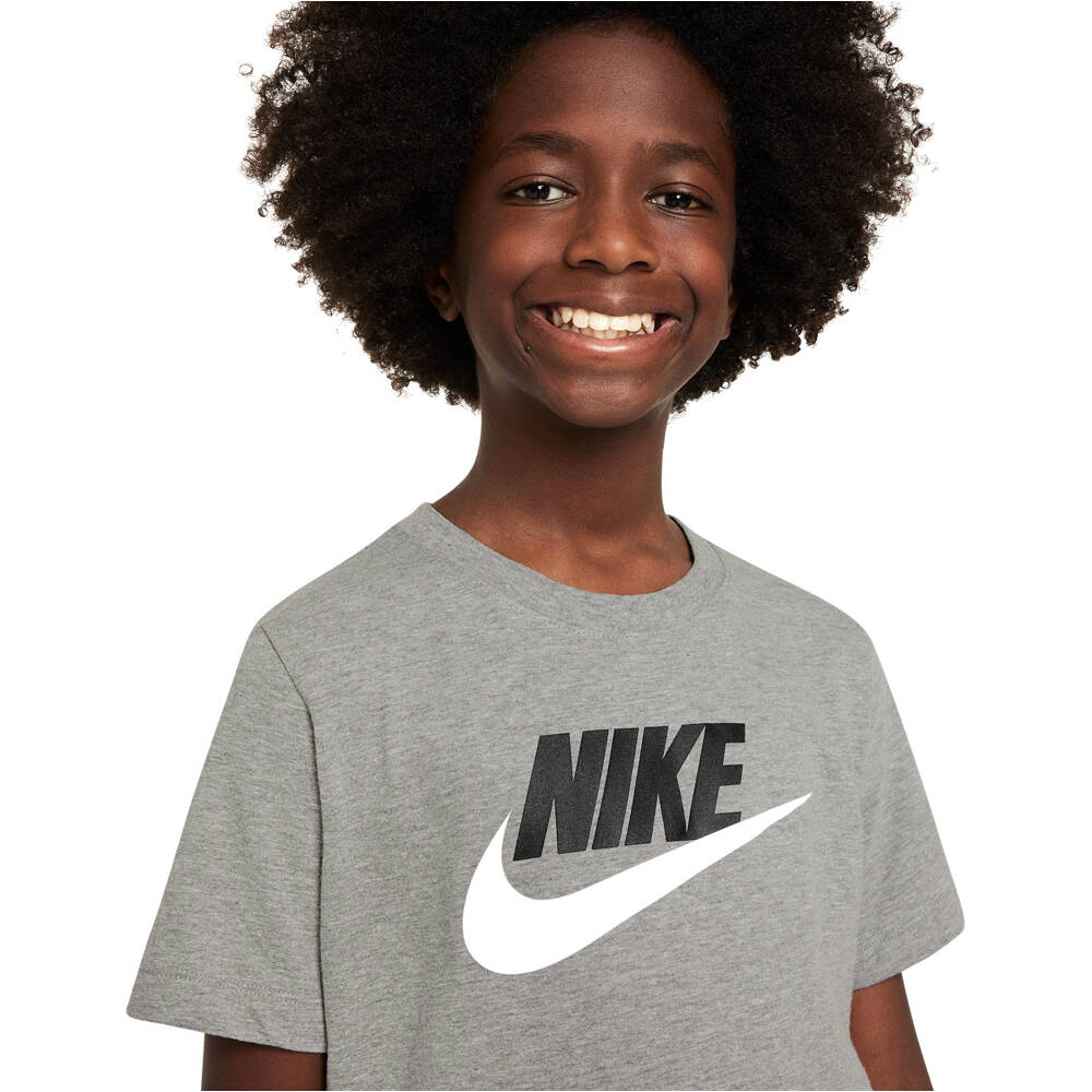 Nike camiseta manga corta niño K NSW TEE FUTURA HBR vista detalle