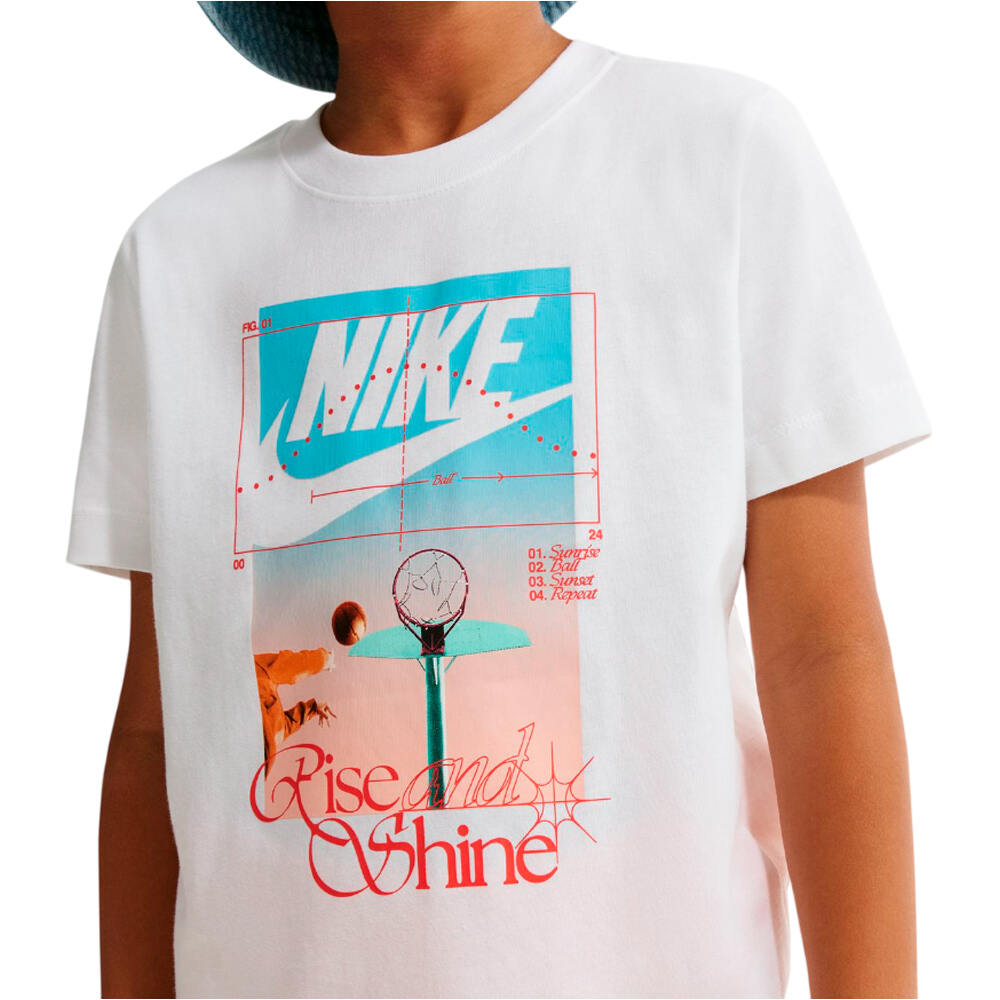 Nike camiseta manga corta niño K NSW TEE RISE AND SHINE vista detalle