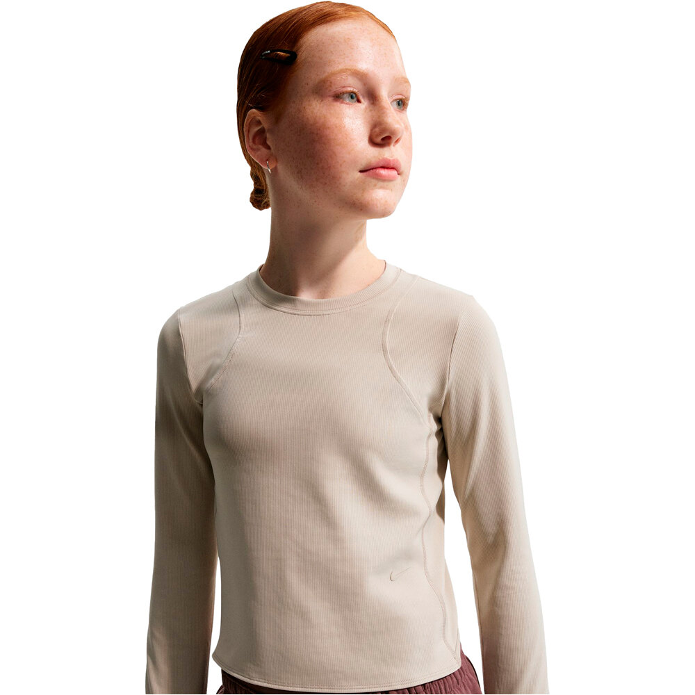 Nike camiseta manga larga niña G NK MAVN DF RIBBED LS TOP vista detalle