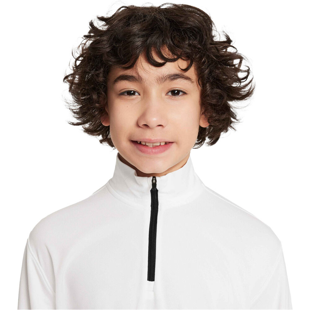 Nike camiseta manga larga niño B NK DF UV MULTI LS HZ TOP ESS vista detalle