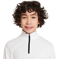 Nike camiseta manga larga niño B NK DF UV MULTI LS HZ TOP ESS vista detalle