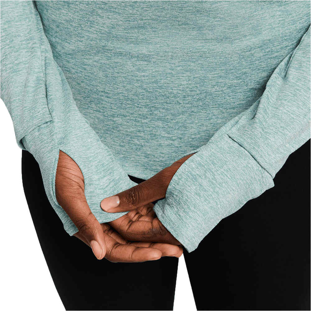 Nike camiseta técnica manga larga mujer W NK SWIFT DF UV HZ TOP vista detalle