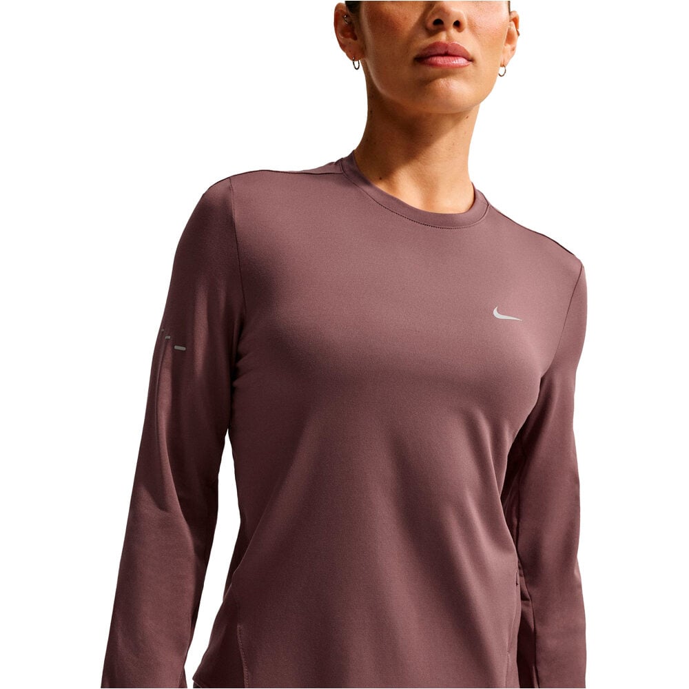 Nike camiseta técnica manga larga mujer W NK SWIFT DF UV LS CRW vista detalle