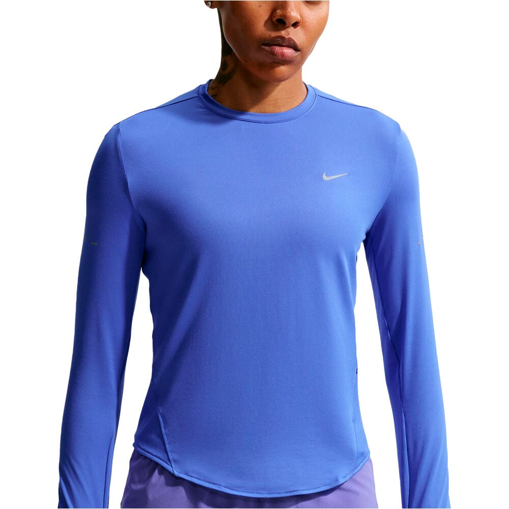 Nike camiseta técnica manga larga mujer W NK SWIFT DF UV LS CRW vista detalle