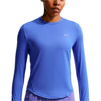 Nike camiseta técnica manga larga mujer W NK SWIFT DF UV LS CRW vista detalle