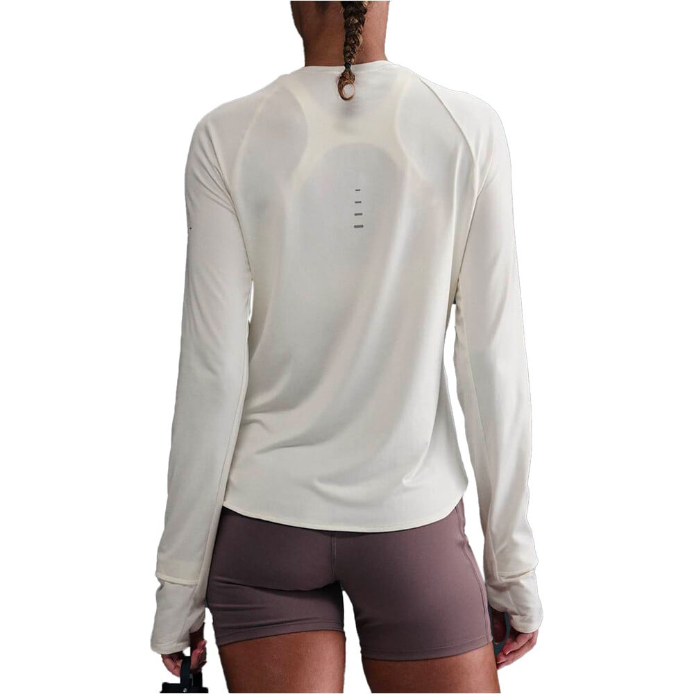 Nike camiseta técnica manga larga mujer W NK SWIFT DF UV LS CRW vista trasera