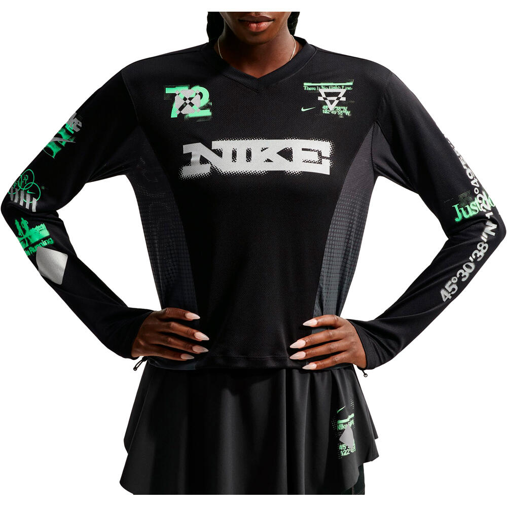 Nike camiseta técnica manga larga mujer W NK SWIFT JERSEY TOP LS NV vista detalle
