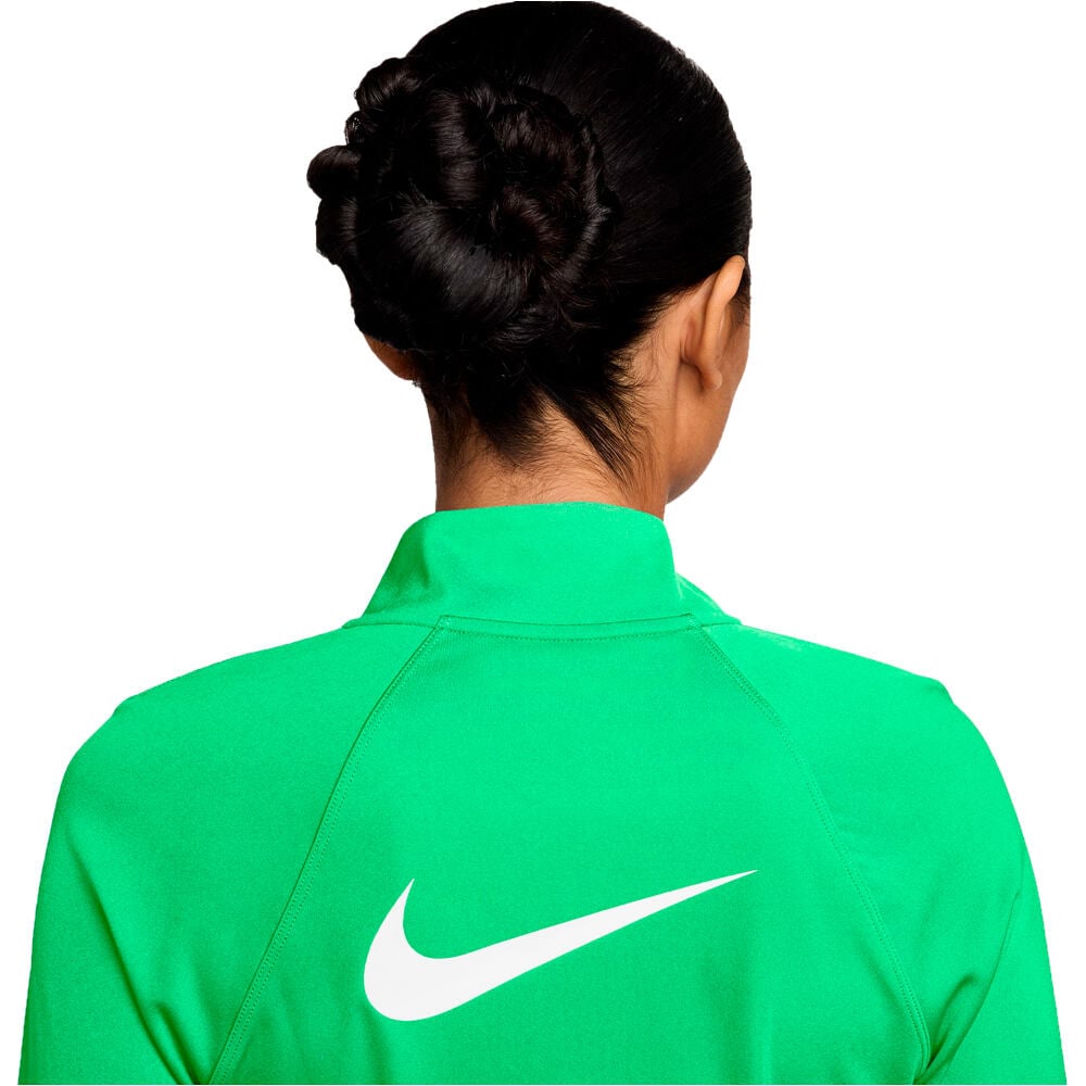 Nike camiseta técnica manga larga mujer W NK TEMPO SWSH HBR DF HZ TOP vista detalle