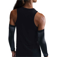 Nike camiseta técnica tirantes mujer W NK ONE SWSH HBR DF TANK vista trasera