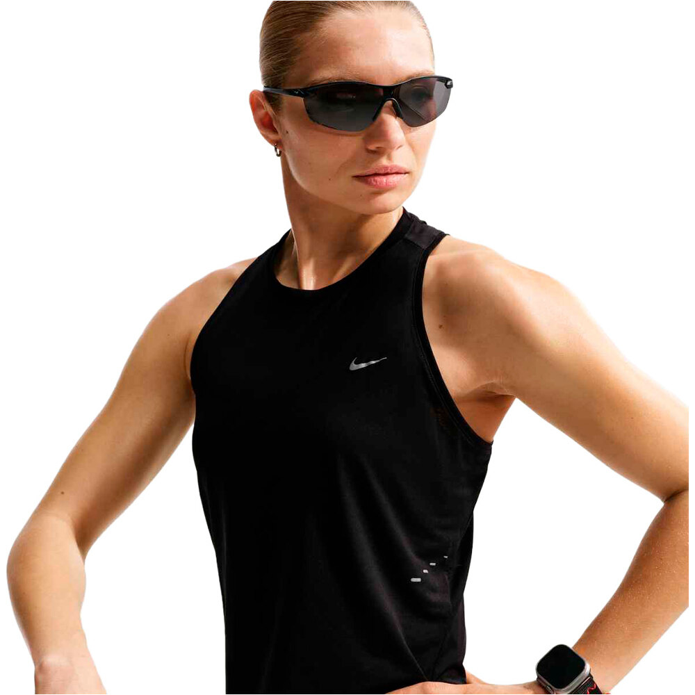 Nike camiseta técnica tirantes mujer W NK SWIFT NVLT BRTHE TANK 04