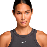 Nike camiseta tirantes fitness mujer W NK ONE FITTED DF CROP TANK vista detalle