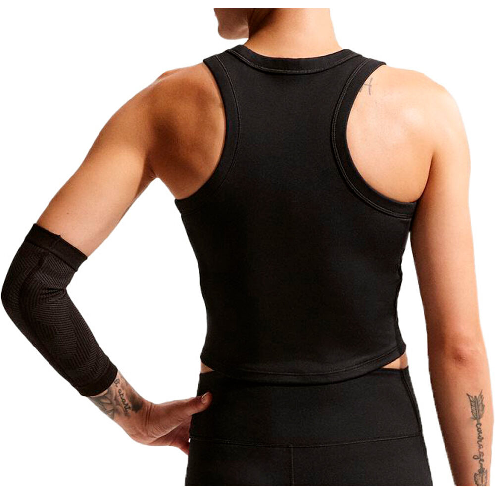 Nike camiseta tirantes fitness mujer W NK ONE FITTED DF CROP TANK vista trasera