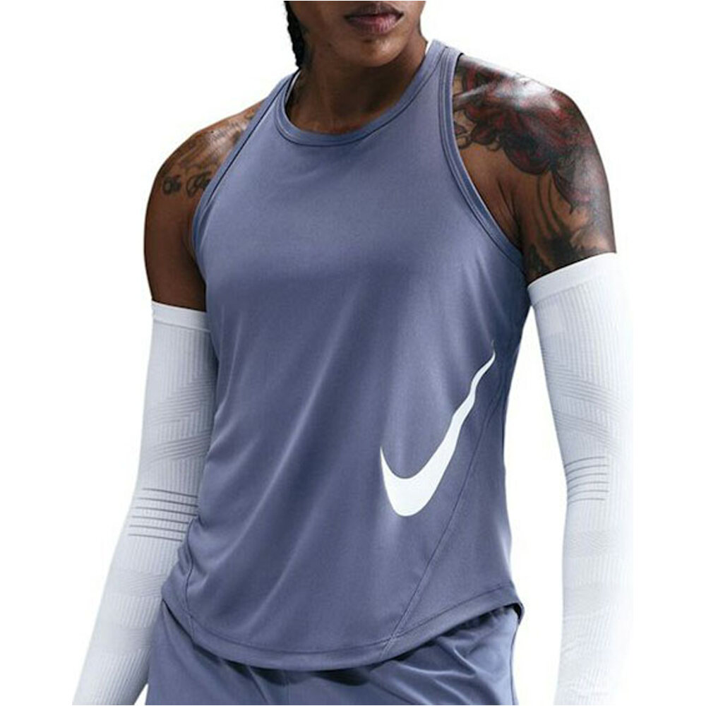 Nike camiseta tirantes fitness mujer W NK TEMPO SWSH HBR DF TANK vista frontal