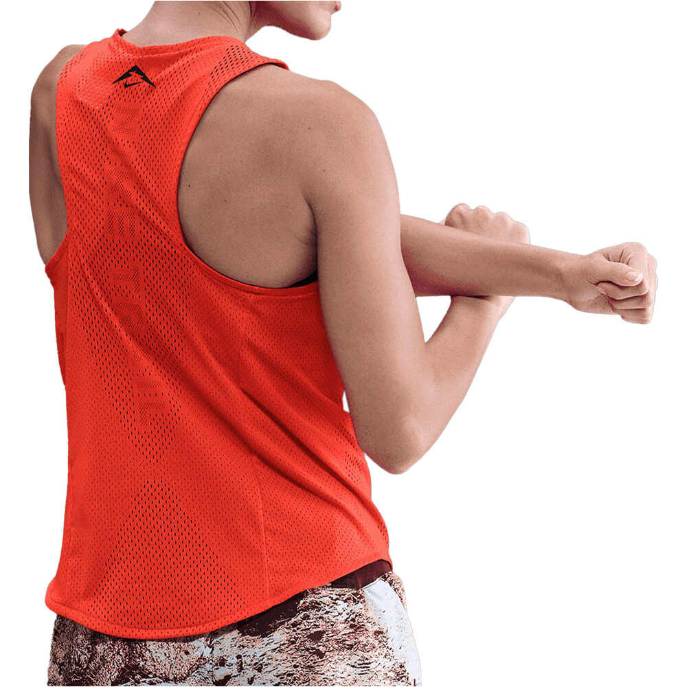 Nike camiseta tirantes running W NK TRAIL DFADV SINGLET vista trasera