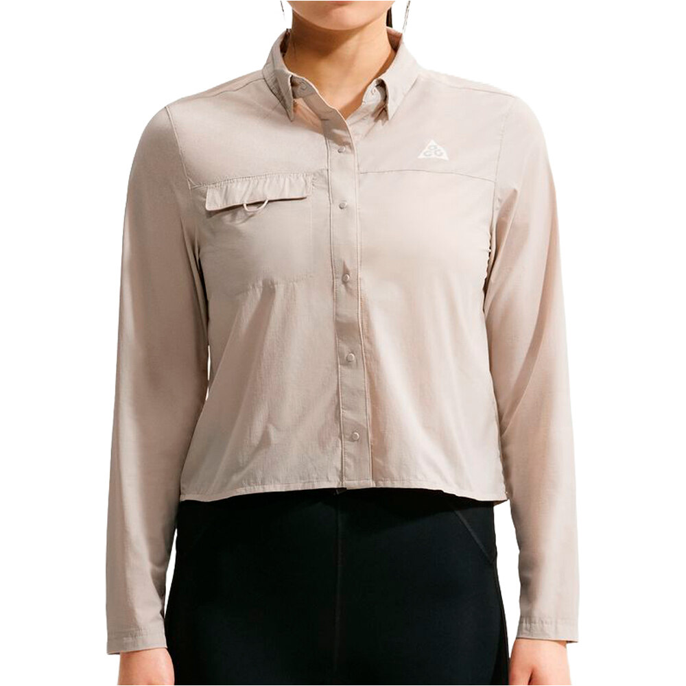 Nike camisetas trail running manga larga mujer W ACG AIREEZ BTN LS vista frontal