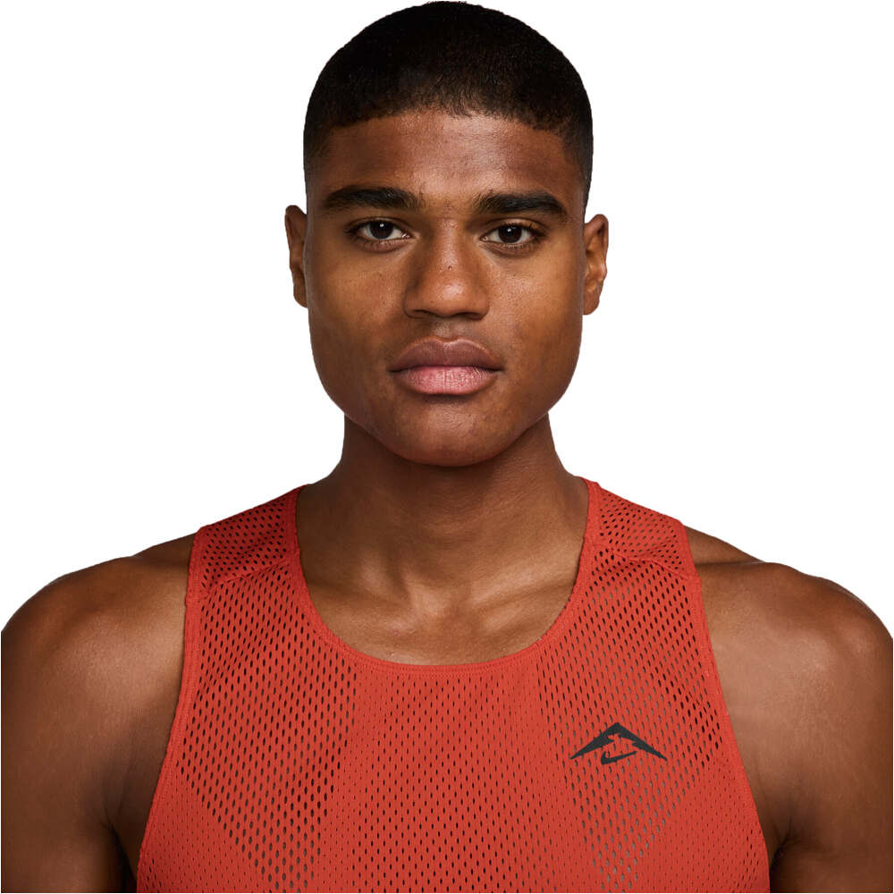 Nike camisetas trail running tirantes hombre M NK DFADV TRAILWIND SINGLET vista detalle