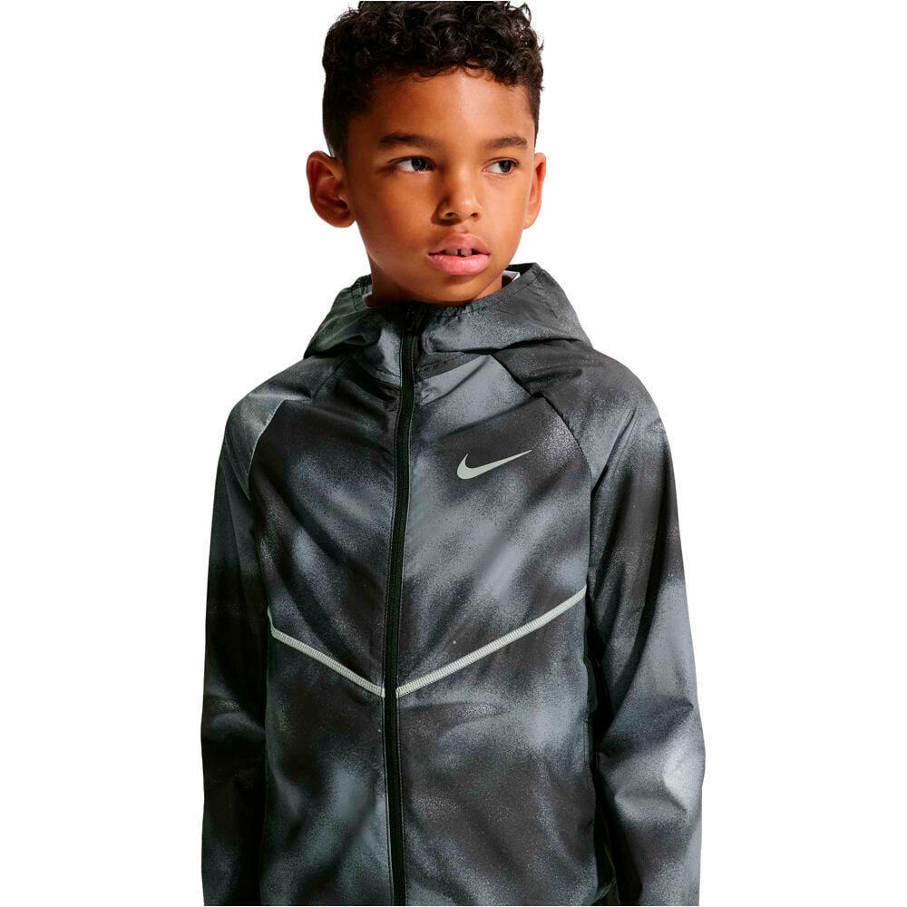 Nike chaqueta niño K NK UV + REPEL MILER JACKET N vista detalle