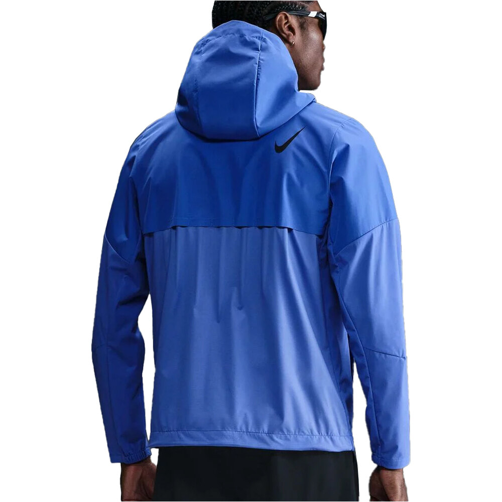 Nike CHAQUETA RUNNING HOMBRE M NK SF AEROSWFT BRTBLE JKT vista trasera