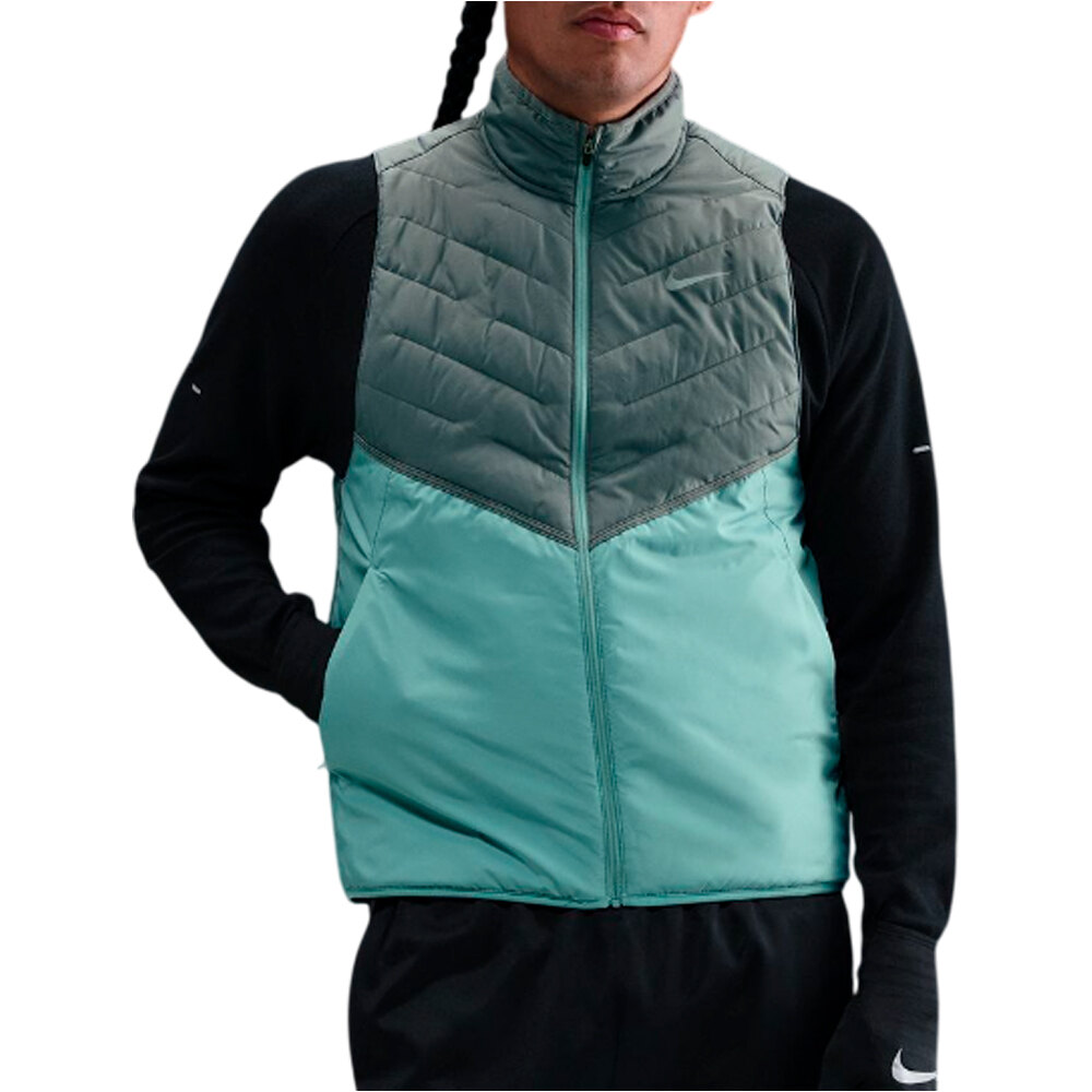 Nike CHAQUETA RUNNING HOMBRE M NK TF SYNFL RPL VST vista frontal
