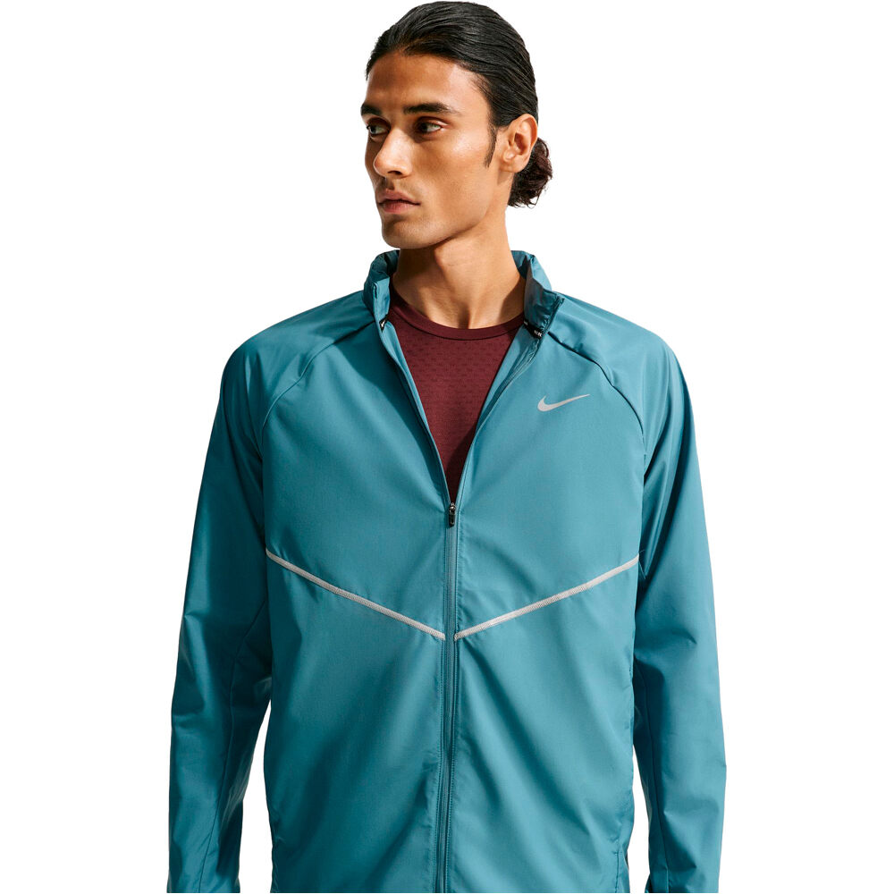 Nike CHAQUETA RUNNING HOMBRE M NK UV RPL MILER JKT vista detalle