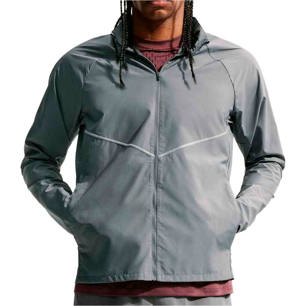 Nike CHAQUETA RUNNING HOMBRE M NK UV RPL MILER JKT vista frontal