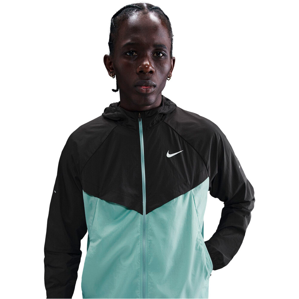 Nike CHAQUETA RUNNING HOMBRE M NK UV RPL STRIDE JACKET vista detalle